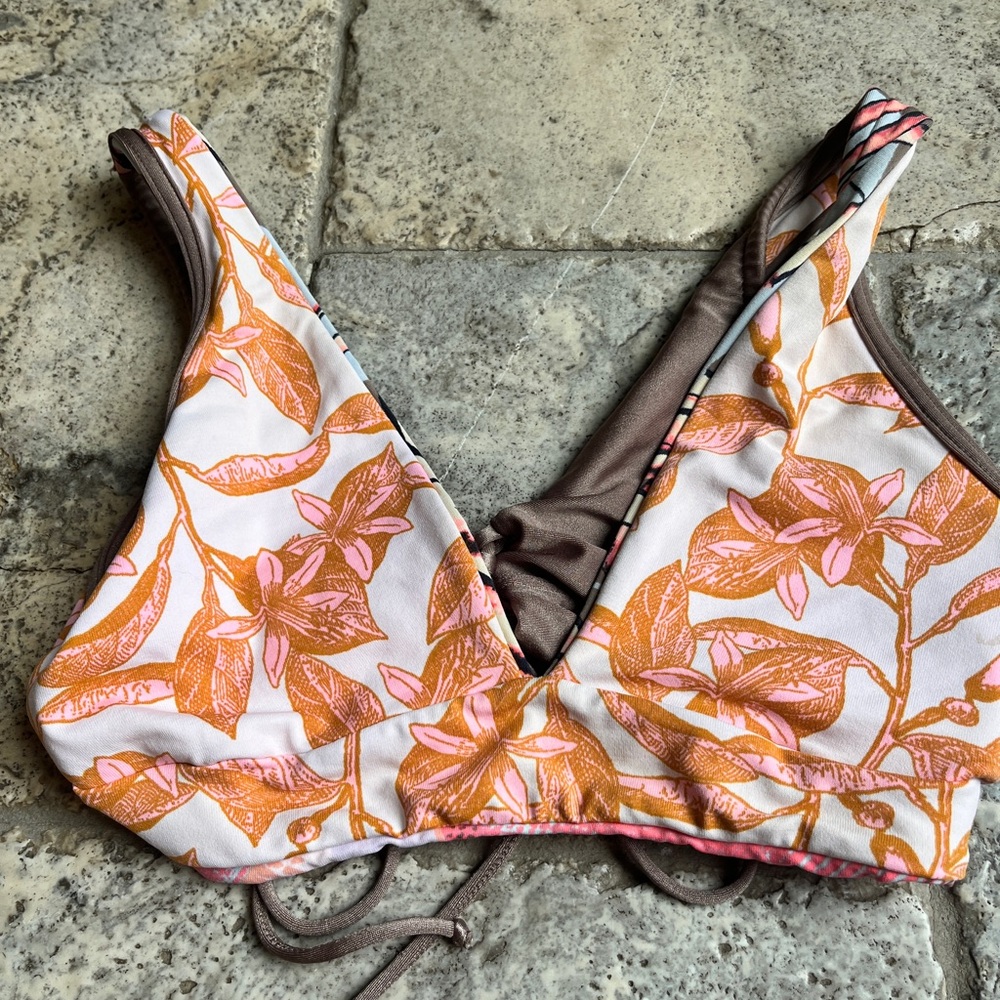 3 for $20!!!!!!Maaji Reversible 4-way bikini top